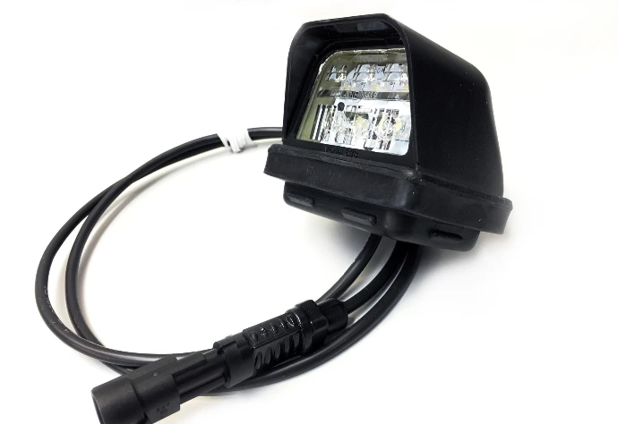 Simple wiring assembly with terminated light