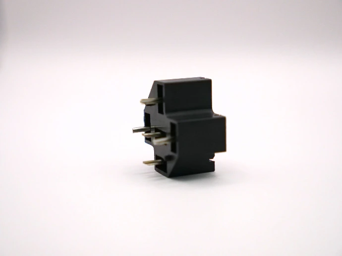 Example of a shop product - a side on view of a 5 pin relay