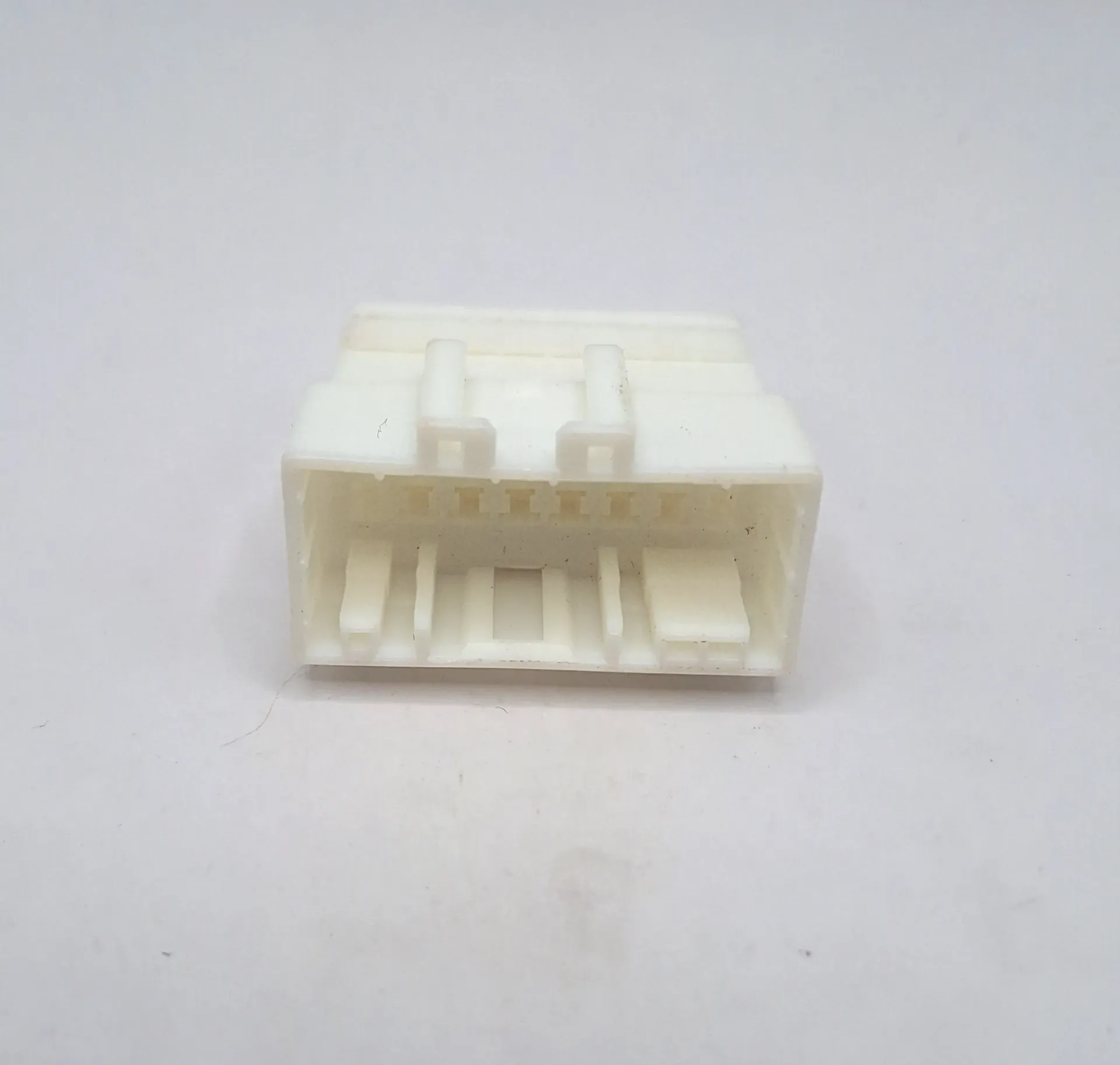 16 Way TE Multilock 090III Pin Housing