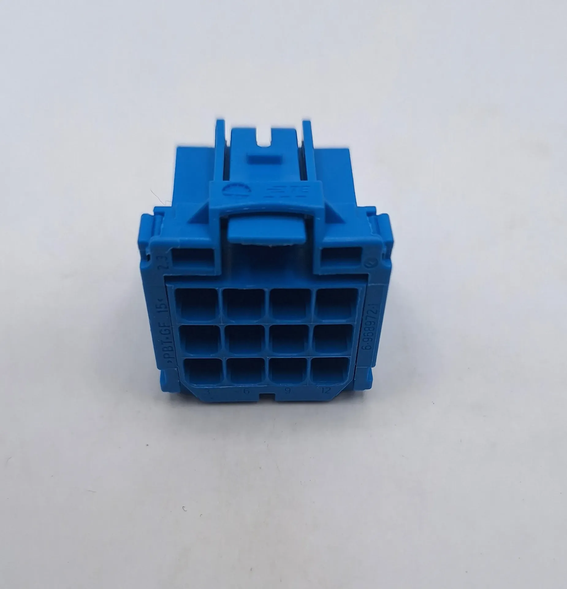 Automotive Connectors AMP MCP 2.8 HSG 12POS. 2.LOCKING 