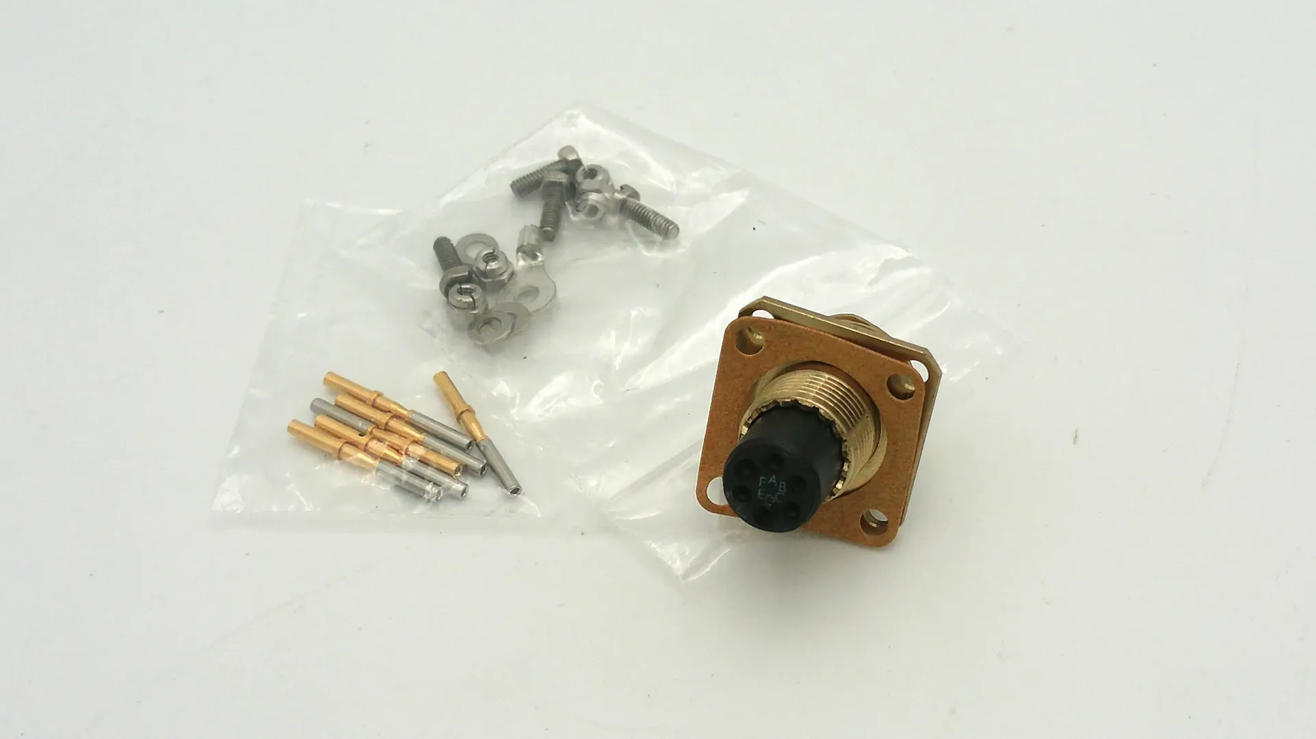 508/1/31153/100 FXD SQ FL SKT 10-6 CRIMP
