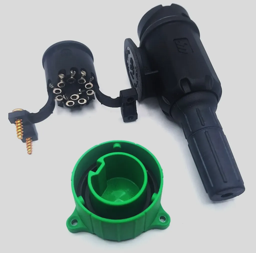 [9-40772] 13 Way Trailer Plug Connector