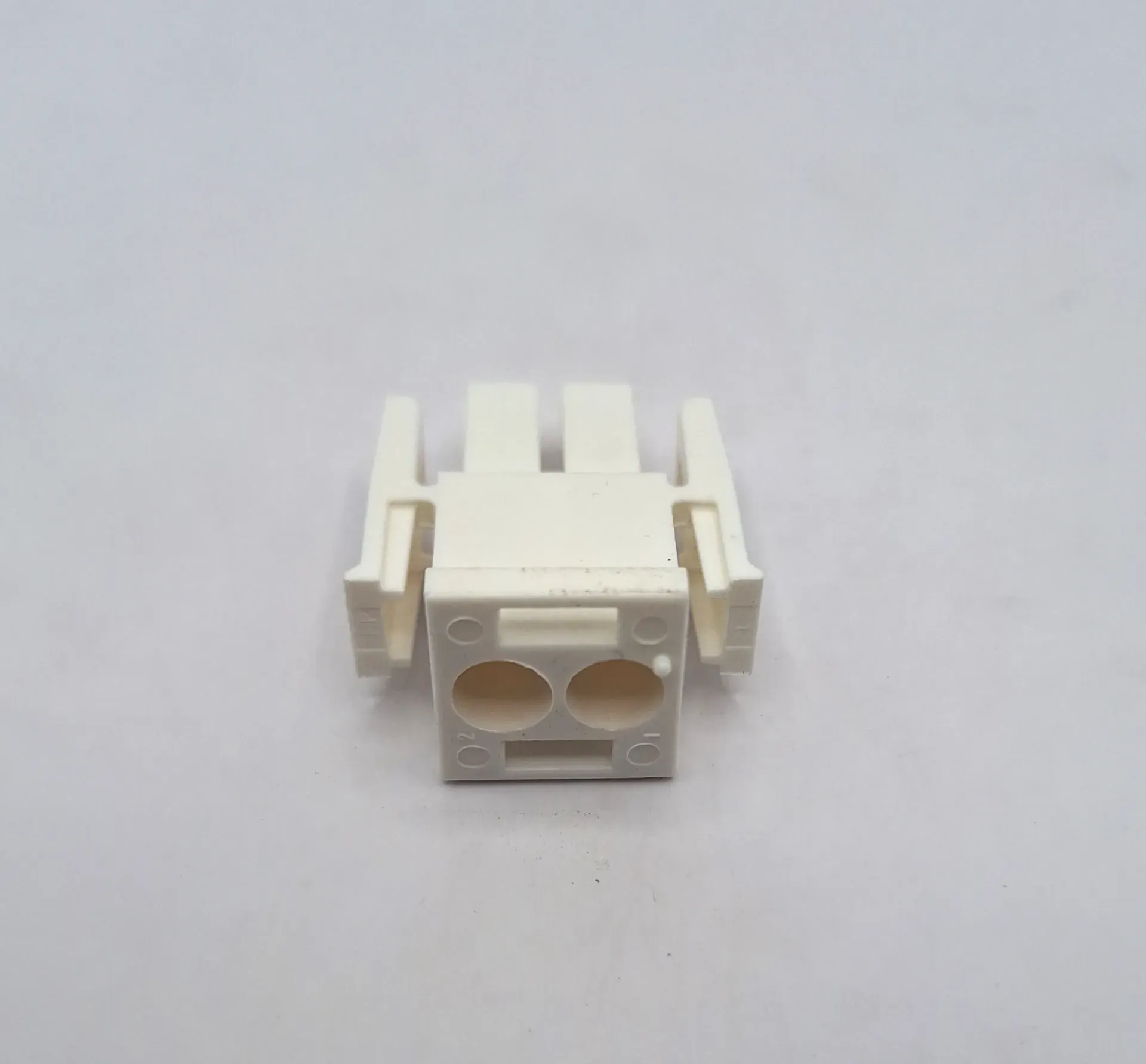 [7-00428] 2 Way UMnL Plug Housing