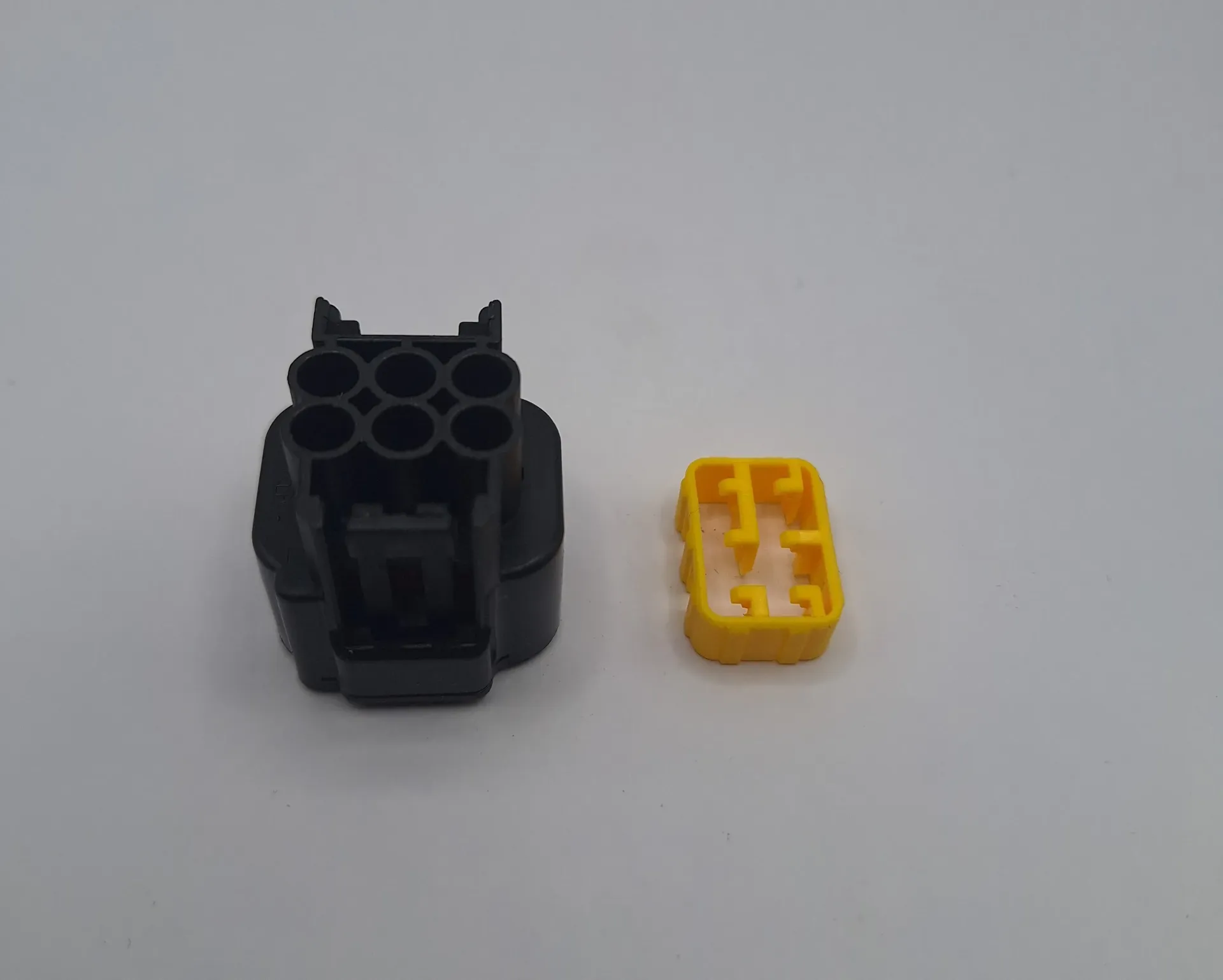 [7-99062] 6 Way Furukawa RFW 090 Series Socket housing