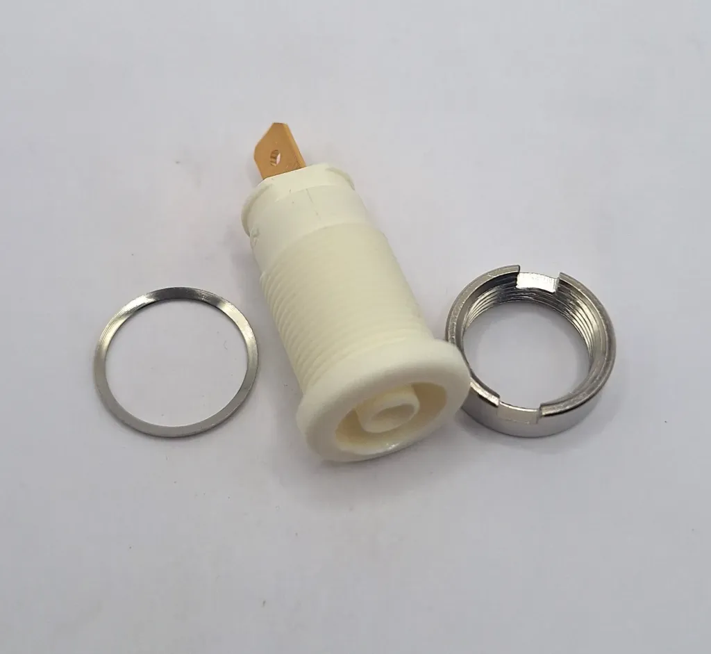 787-2809 - 4mm safety panel socket,WHITE,25A