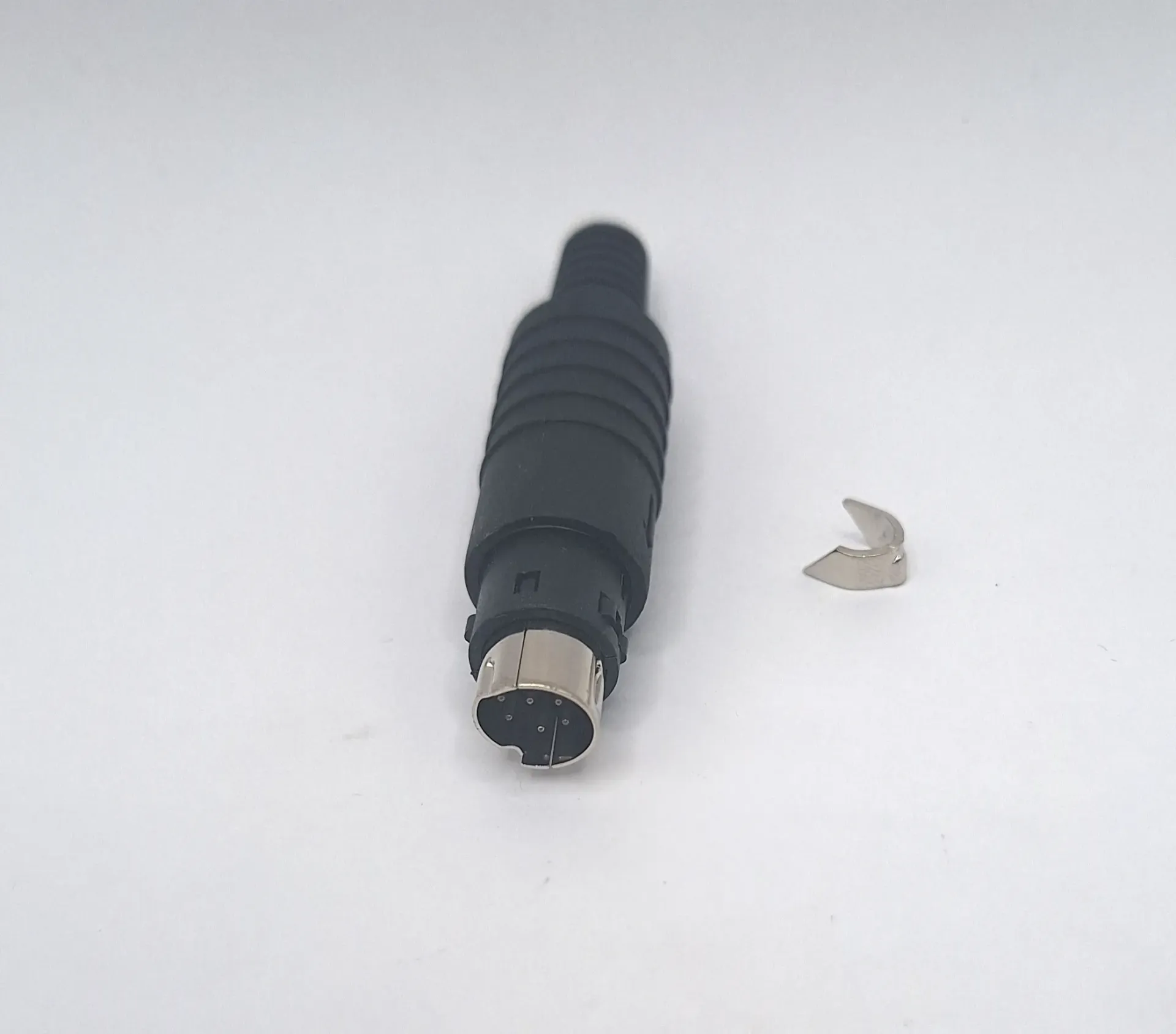 [7-0010] 8 Mini-Din Pin Connector