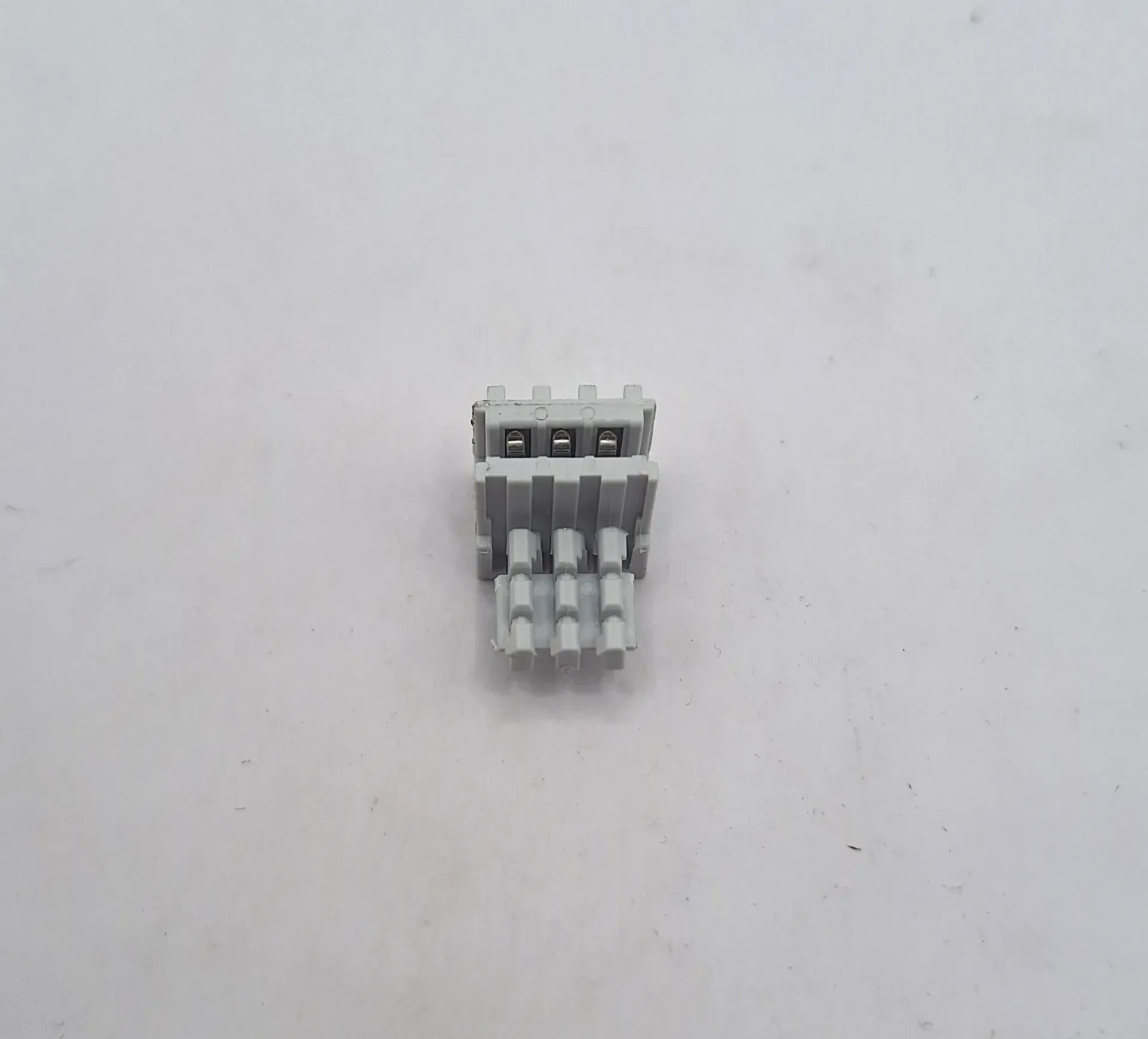 Amp Duoplug: 3 POS Crimpless Connector