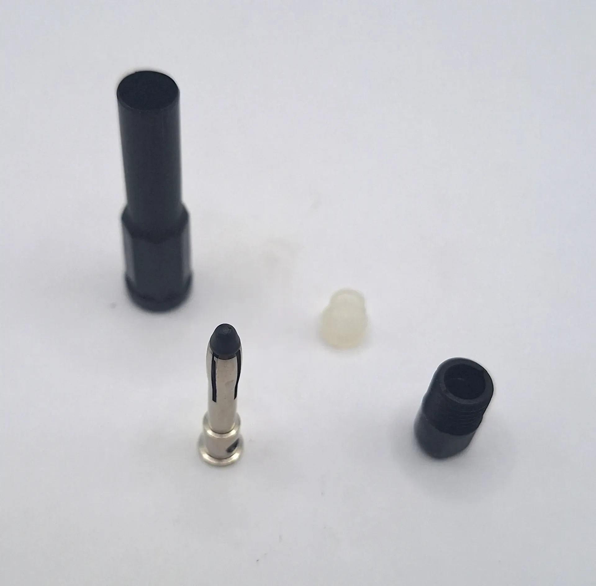 Black Shrouded Unstackable Plug 4MM